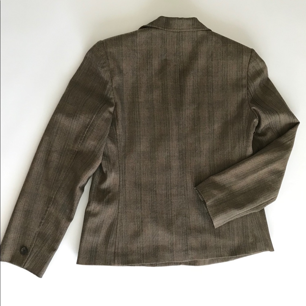 Neutral blazer. - Picture 3 of 3